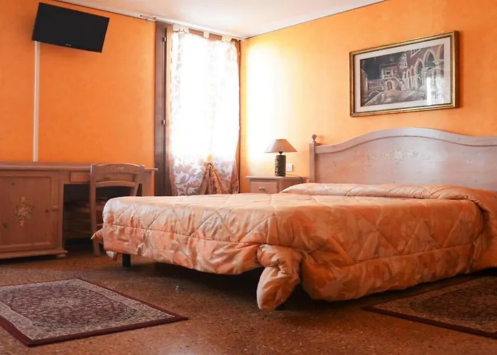 招待所 Holidays 2*